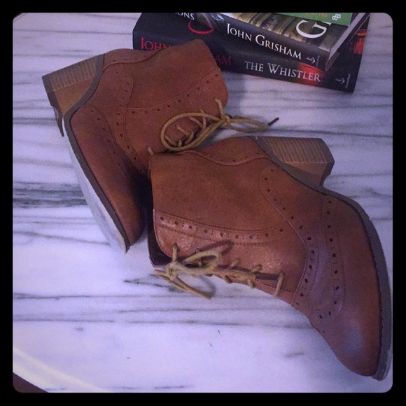 Forever 21 Shoes - ✅ Tan lace up ankle boots